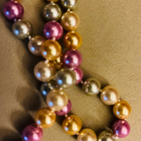 elegant Long strand 48 inch multi color 10mm shell pearl necklace NWT - Picture 2 of 12